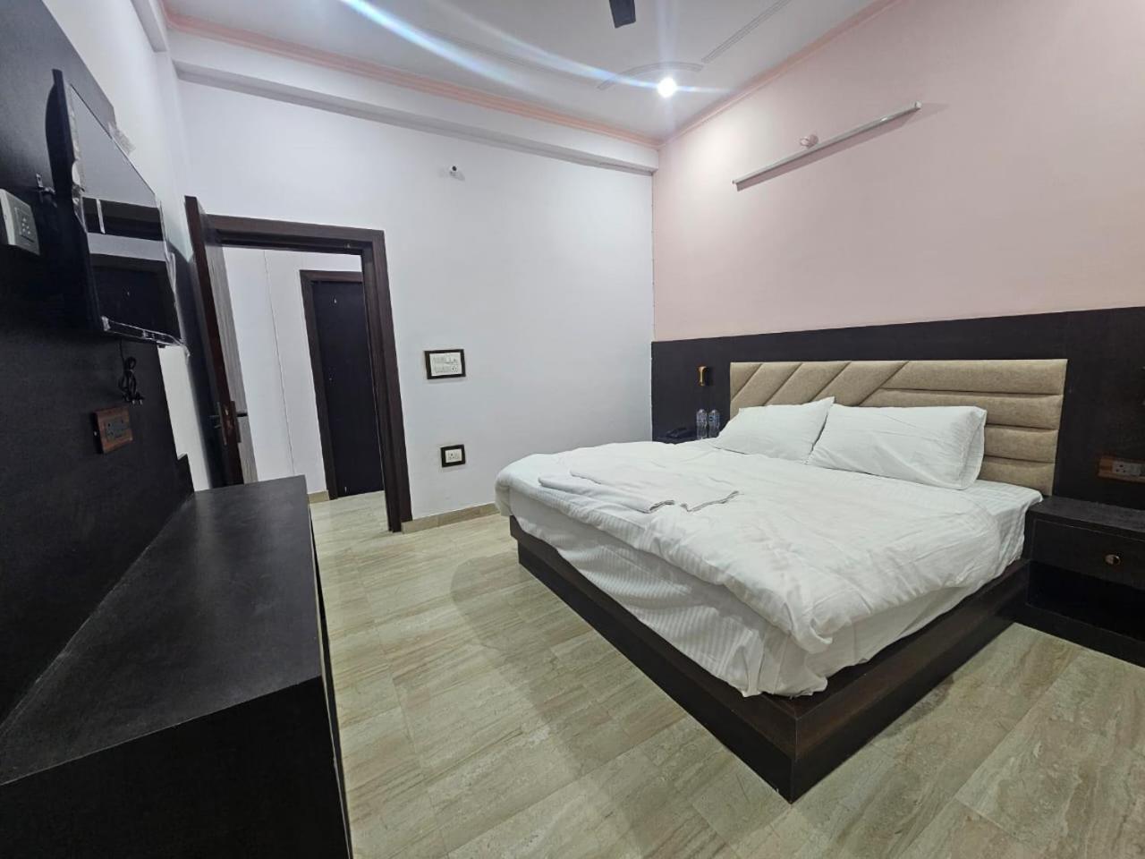 Hotel Shri Krishna Divine Dham Mathura Exterior foto