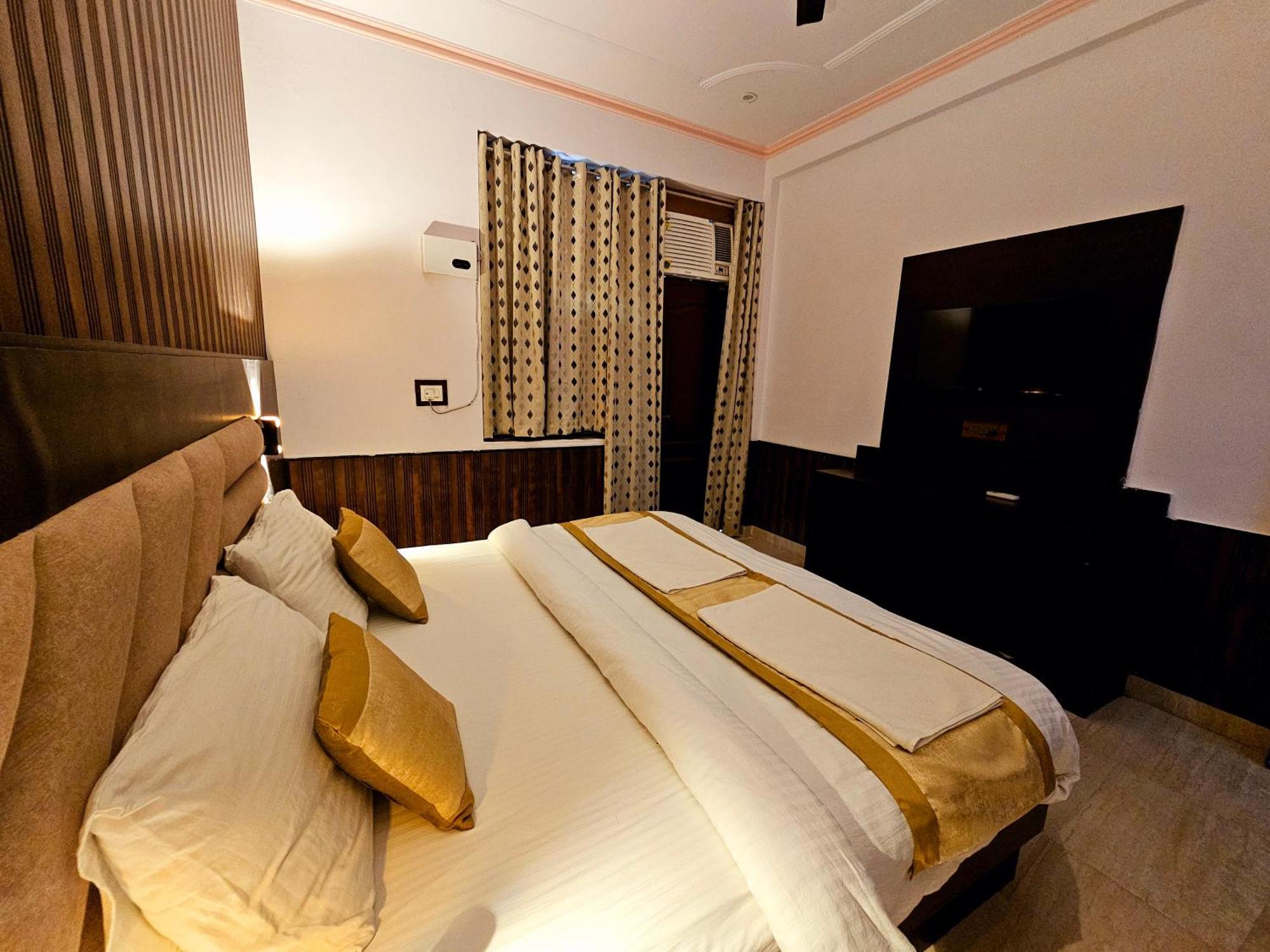 Hotel Shri Krishna Divine Dham Mathura Exterior foto
