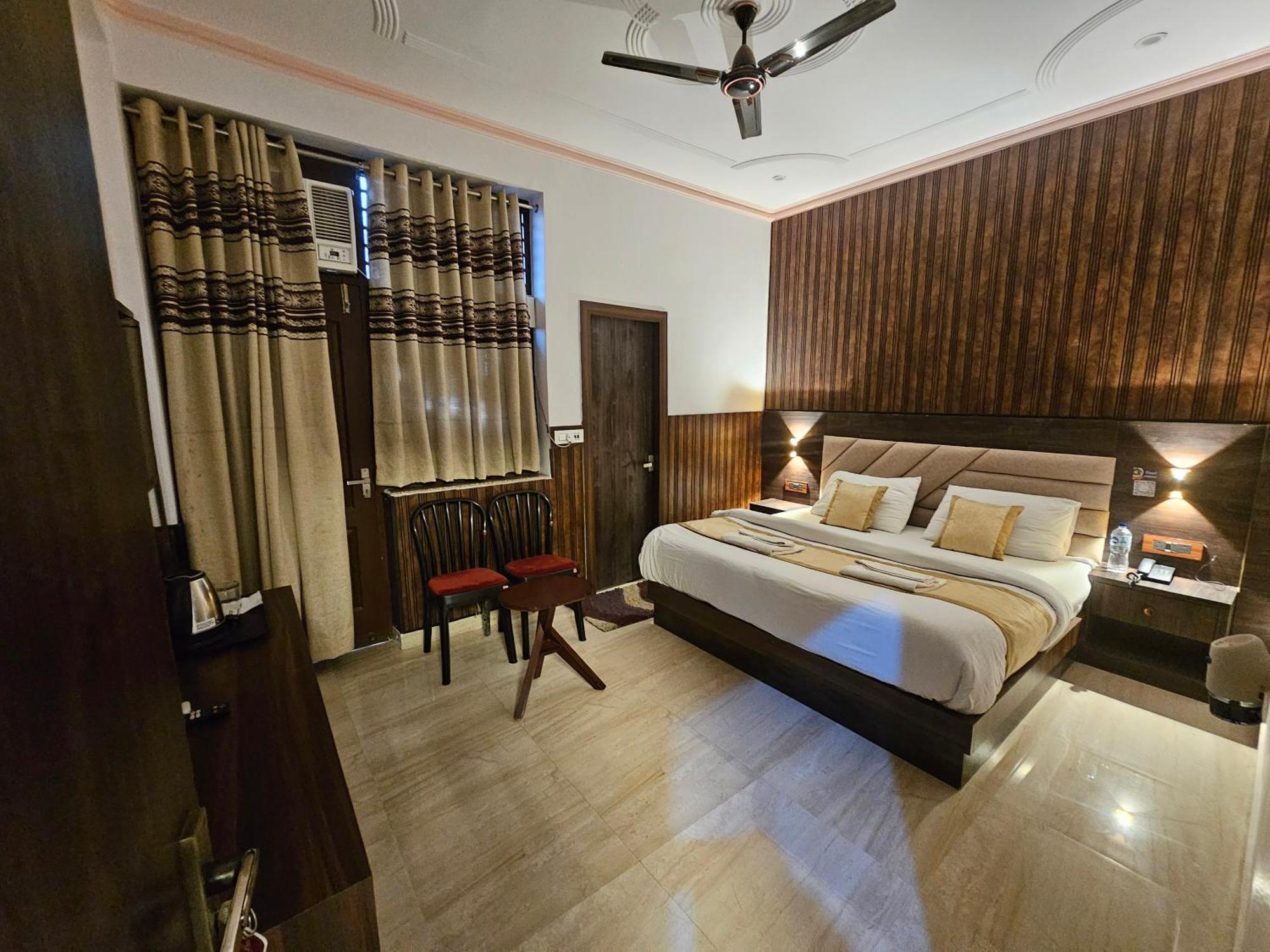 Hotel Shri Krishna Divine Dham Mathura Exterior foto